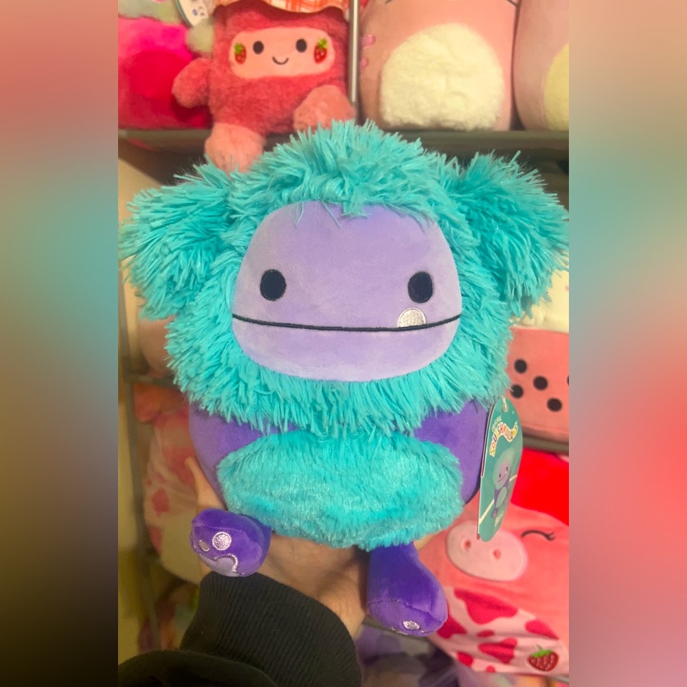 Buna the Bigfoot Squishmallows 8”